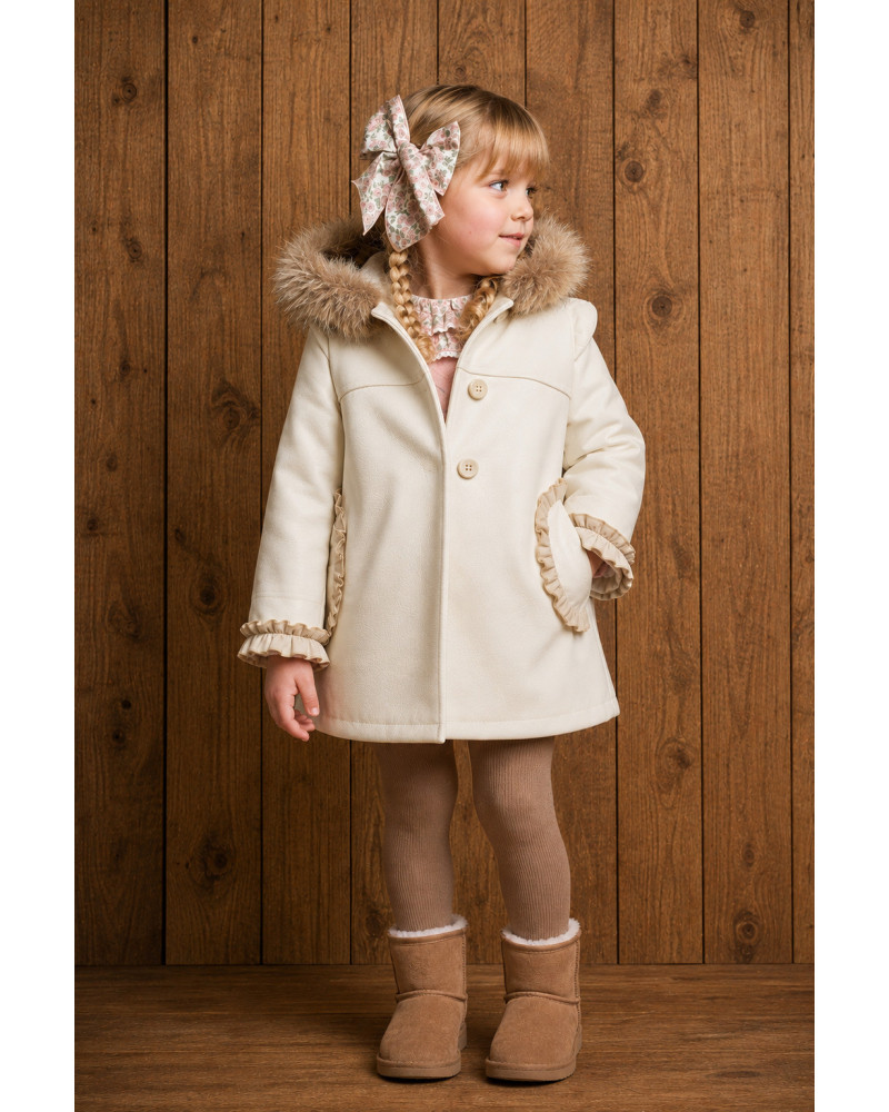 Abrigo Crudo y Camel Charol Canesú Capucha Pelo La Martinica | Caperú Kids